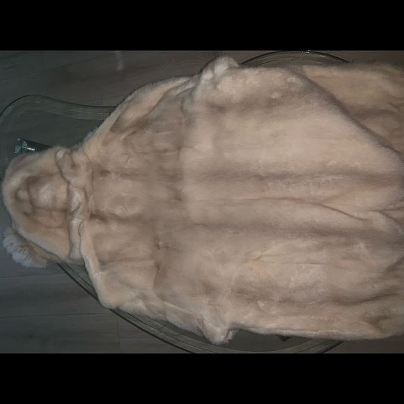 Montreal Mink Coat, Size M. Discounted bc zipper - Picture 2 of 3